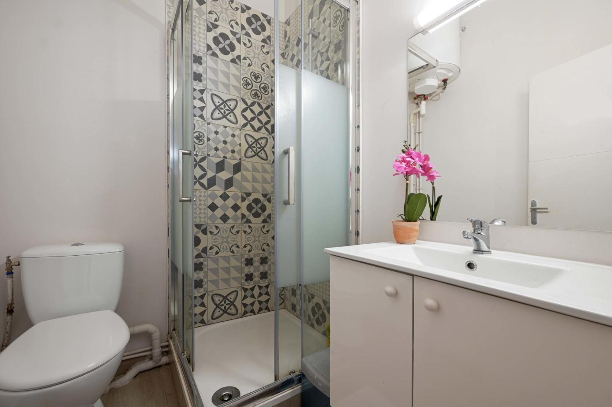 2 Bed Modern Fully Furnish Flat,Close To Buttes Chaumon Park Apartamento Paris Exterior foto