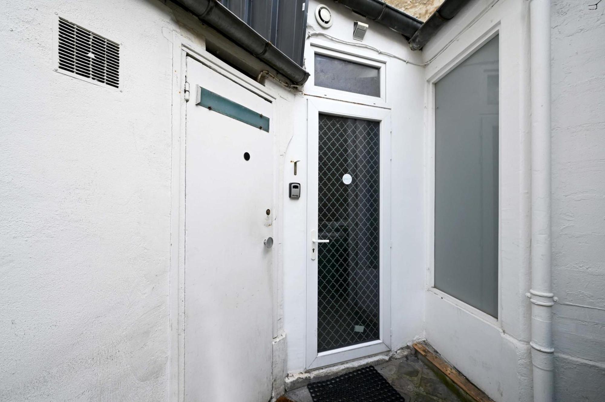 2 Bed Modern Fully Furnish Flat,Close To Buttes Chaumon Park Apartamento Paris Exterior foto